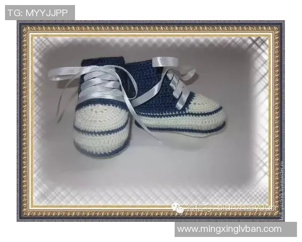 可爱婴儿足球明星球服展示让你心动的萌趣时刻