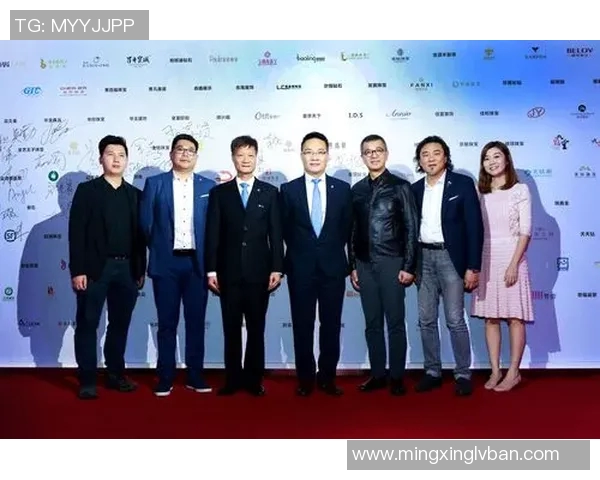 足球明星齐聚一堂精彩大合照视频高清回顾瞬间定格荣耀时刻